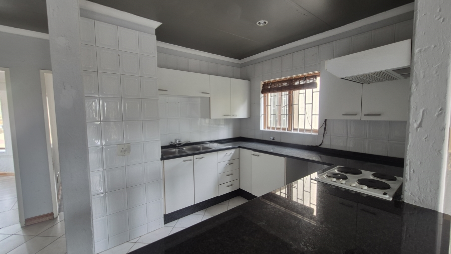 2 Bedroom Property for Sale in Buurendal Gauteng