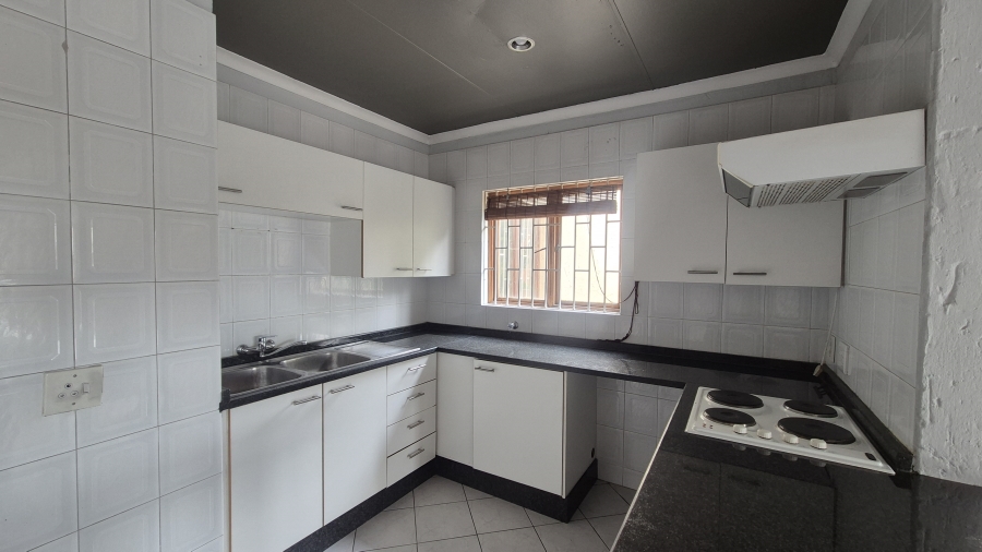 2 Bedroom Property for Sale in Buurendal Gauteng