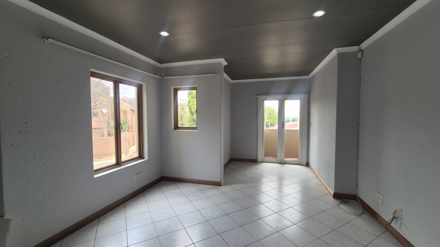 2 Bedroom Property for Sale in Buurendal Gauteng