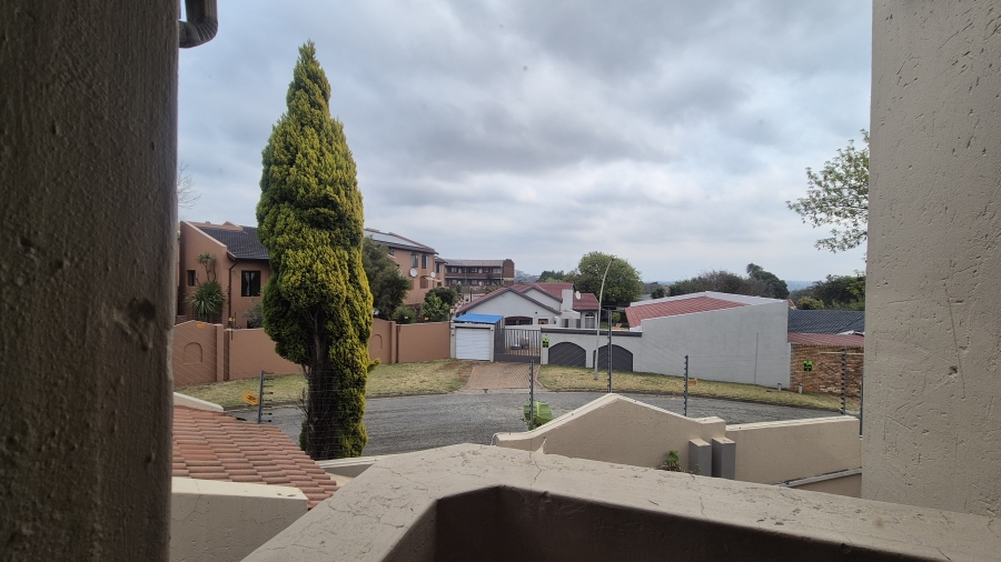 2 Bedroom Property for Sale in Buurendal Gauteng