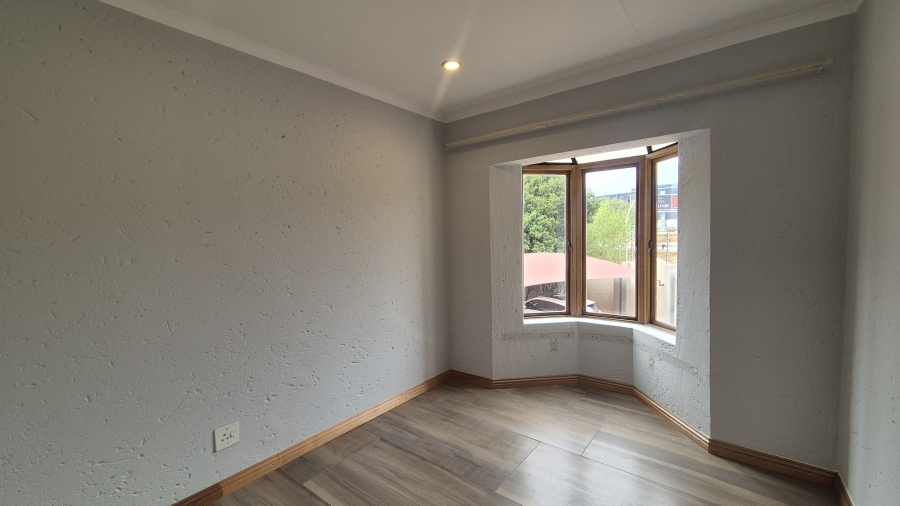 2 Bedroom Property for Sale in Buurendal Gauteng