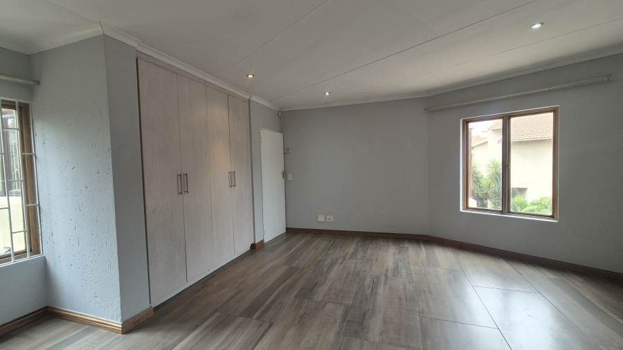 2 Bedroom Property for Sale in Buurendal Gauteng