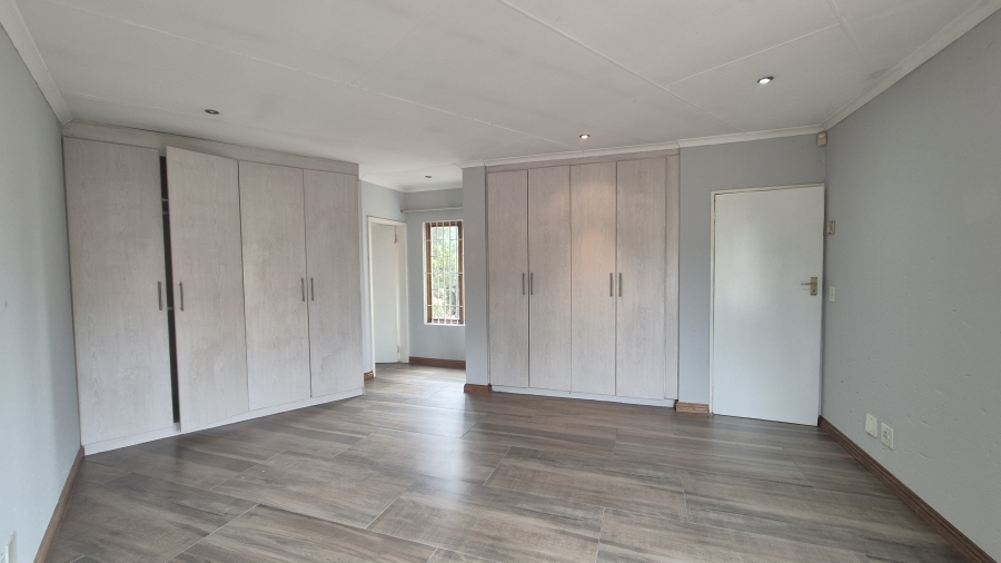 2 Bedroom Property for Sale in Buurendal Gauteng
