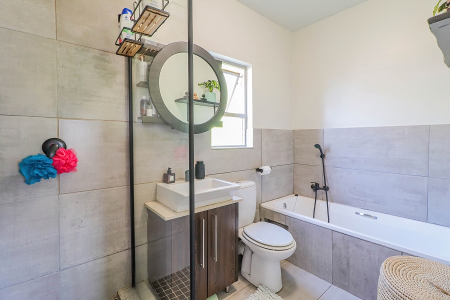 1 Bedroom Property for Sale in Bryanston Gauteng