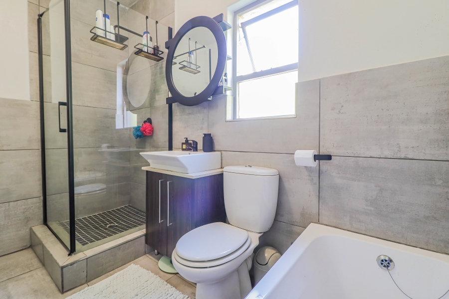 1 Bedroom Property for Sale in Bryanston Gauteng