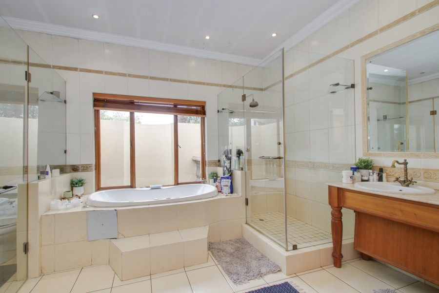 To Let 5 Bedroom Property for Rent in Dainfern Golf Estate Gauteng