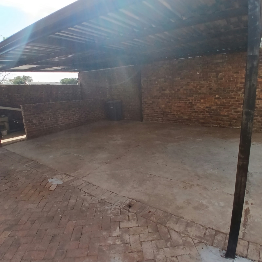 4 Bedroom Property for Sale in Annlin Gauteng