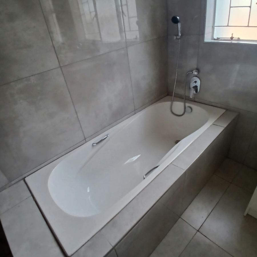 4 Bedroom Property for Sale in Annlin Gauteng