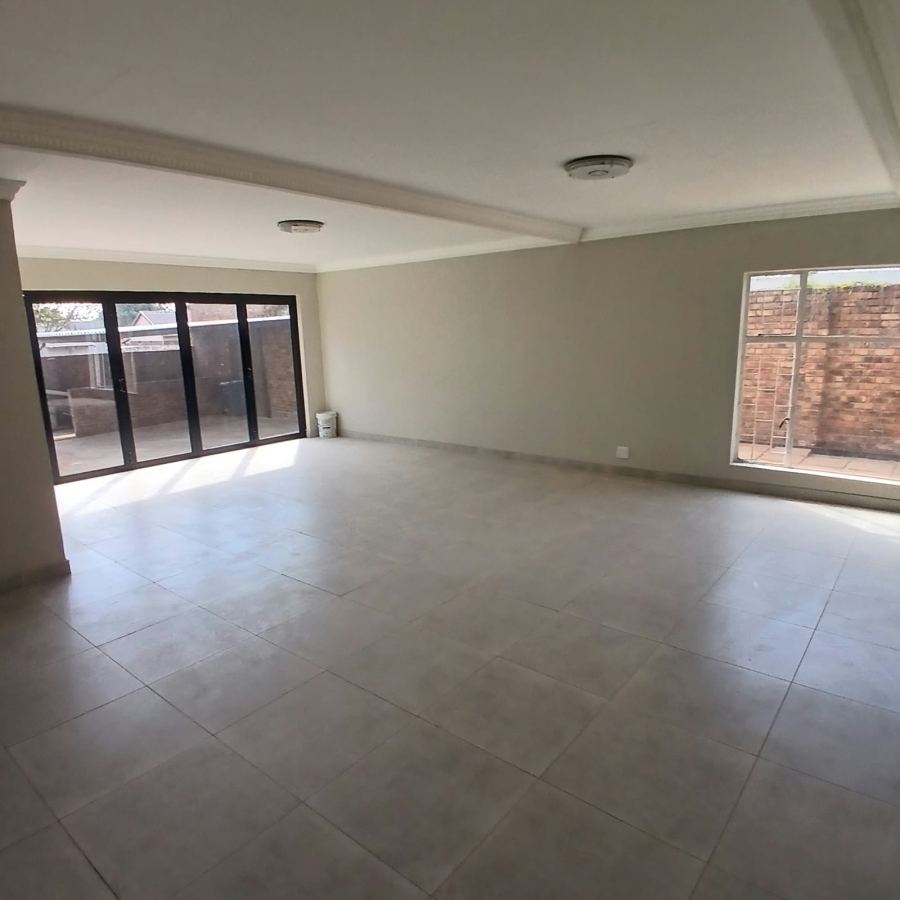 4 Bedroom Property for Sale in Annlin Gauteng