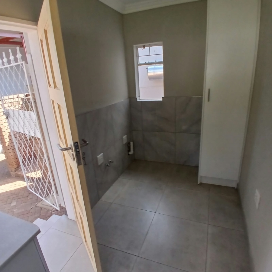 4 Bedroom Property for Sale in Annlin Gauteng