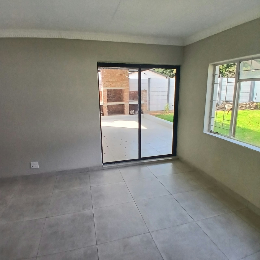 4 Bedroom Property for Sale in Annlin Gauteng