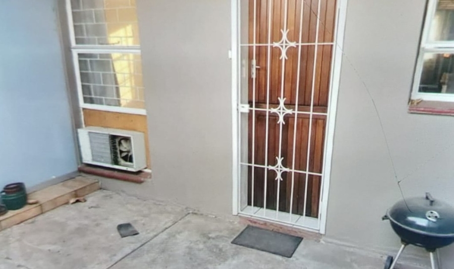 To Let 1 Bedroom Property for Rent in Capital Park Gauteng