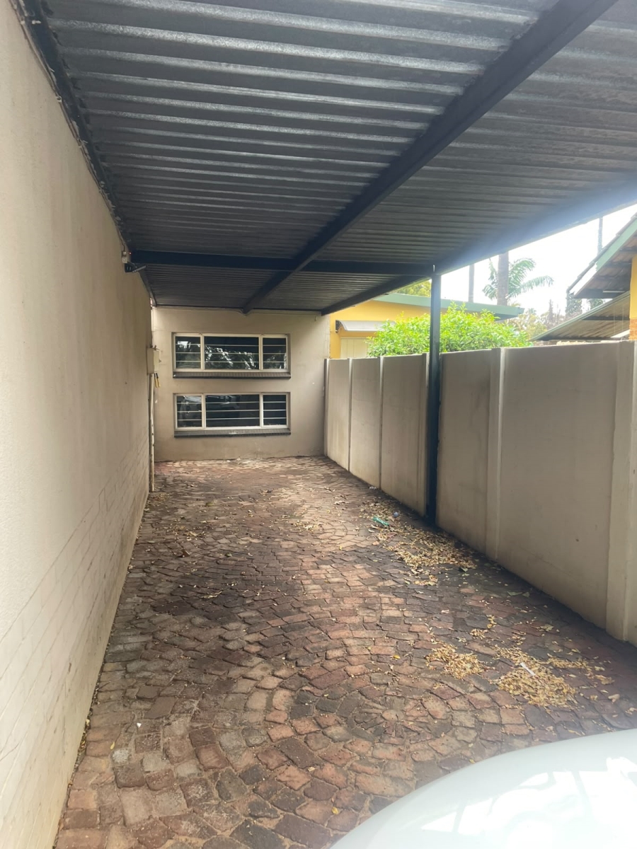 To Let 3 Bedroom Property for Rent in Queenswood Gauteng