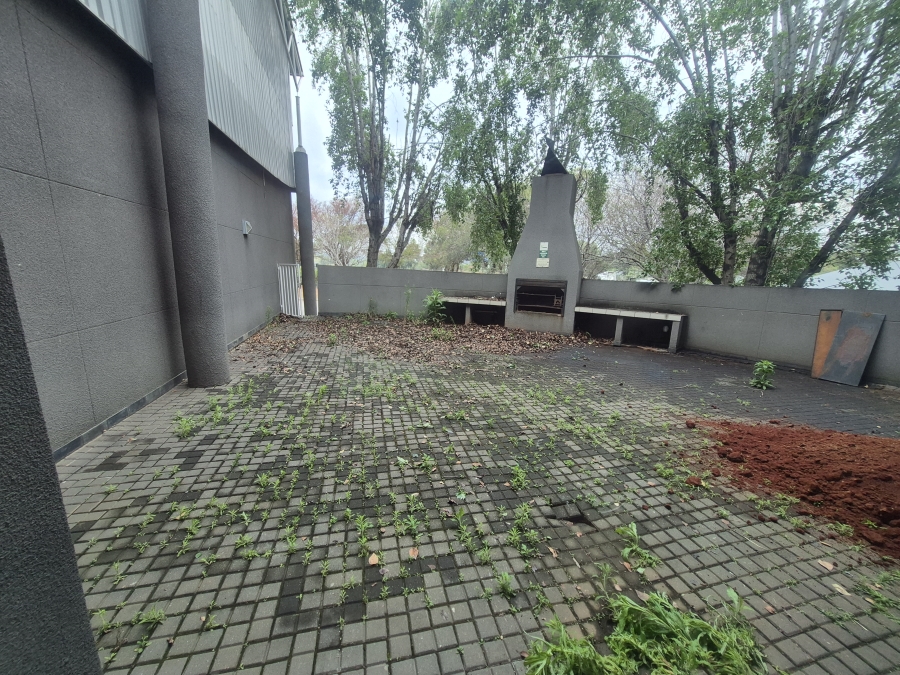 To Let Commercial Property for Rent in Longmeadow Gauteng