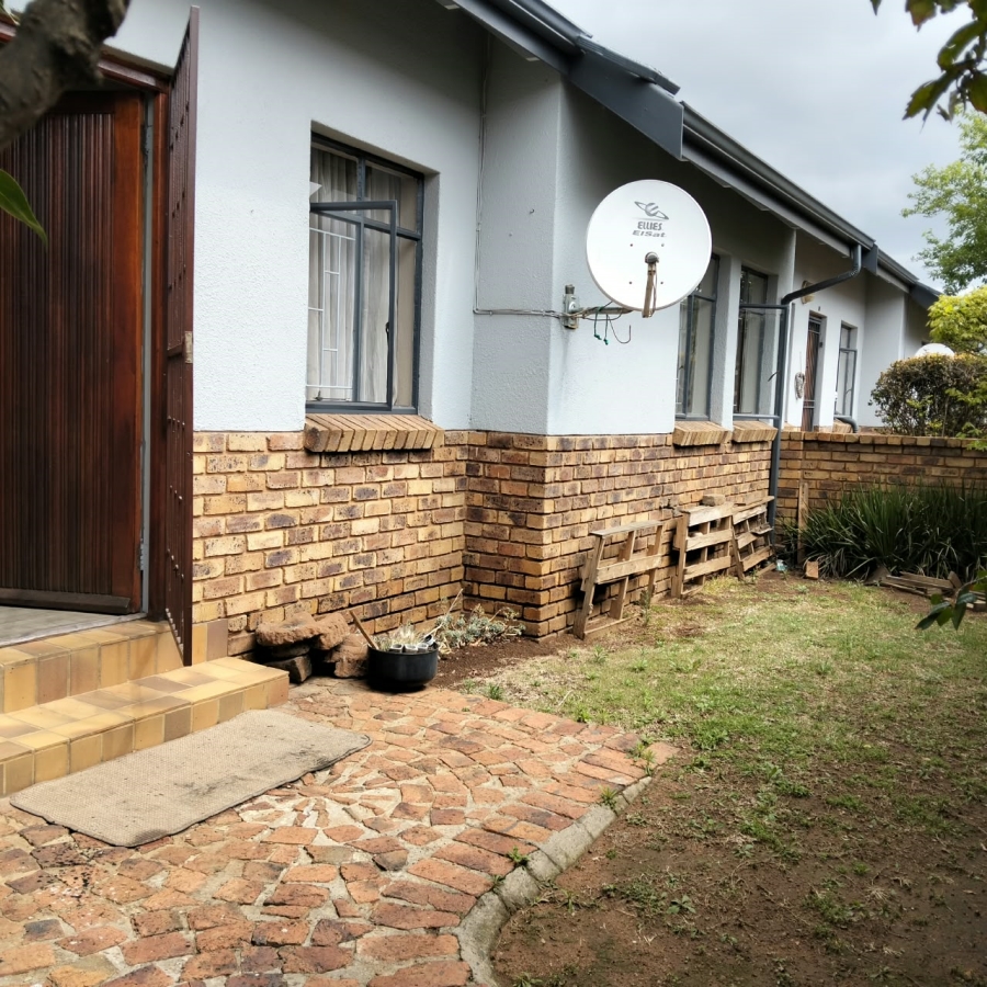 3 Bedroom Property for Sale in Bonaero Park Gauteng