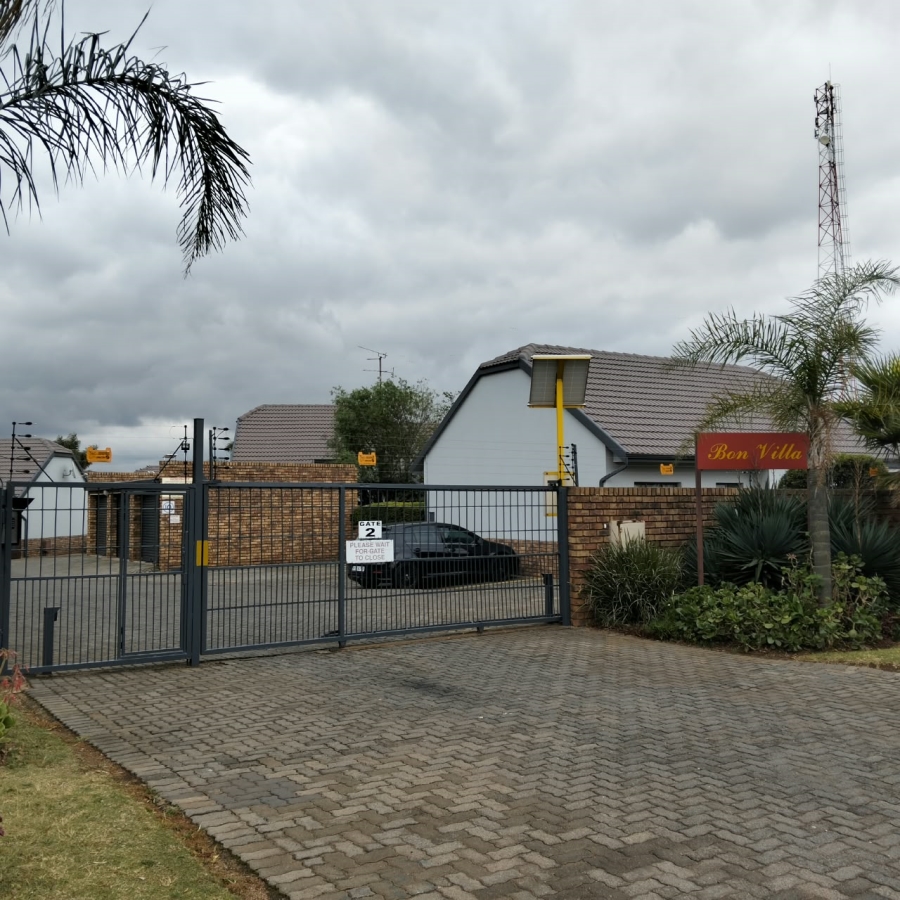 3 Bedroom Property for Sale in Bonaero Park Gauteng