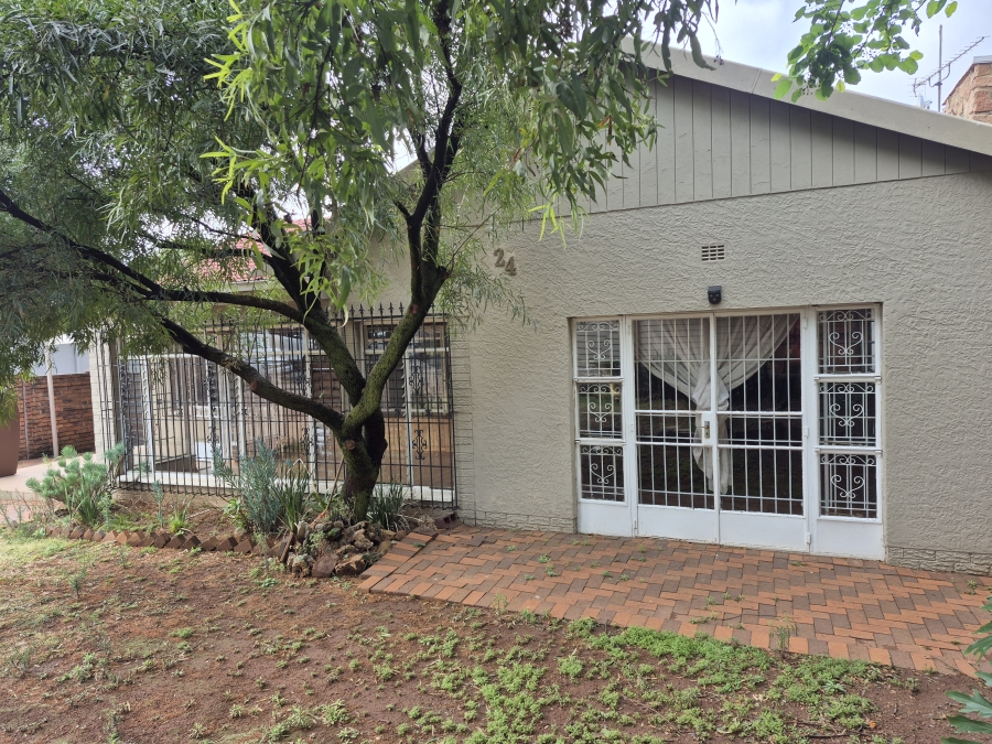 4 Bedroom Property for Sale in Dawnview Gauteng