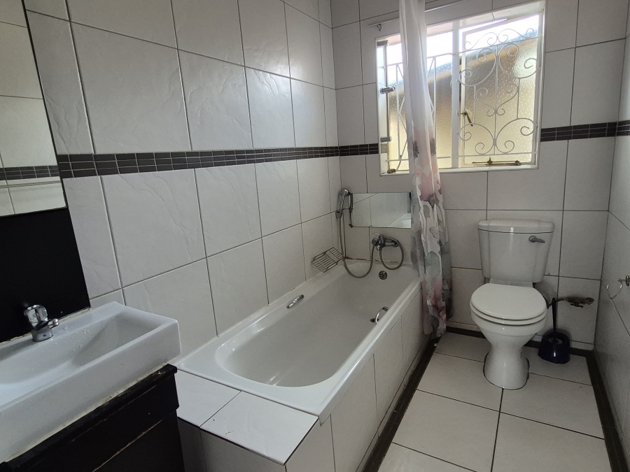 4 Bedroom Property for Sale in Dawnview Gauteng