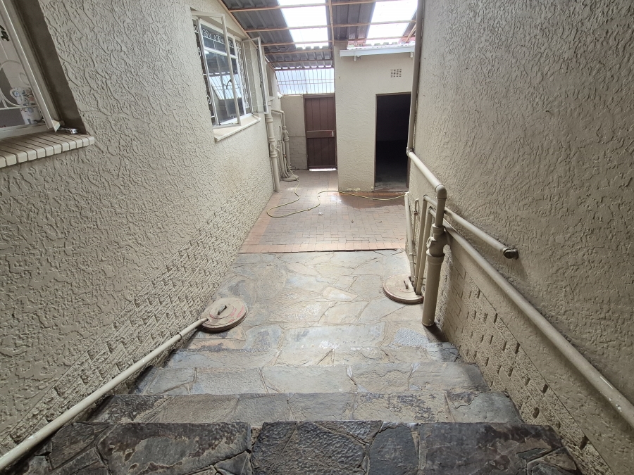 4 Bedroom Property for Sale in Dawnview Gauteng