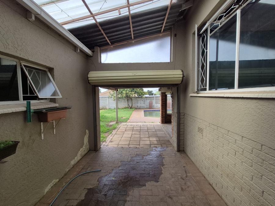 4 Bedroom Property for Sale in Dawnview Gauteng