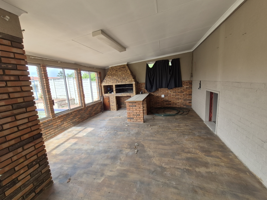 4 Bedroom Property for Sale in Dawnview Gauteng