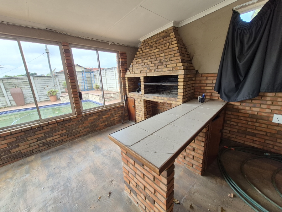 4 Bedroom Property for Sale in Dawnview Gauteng