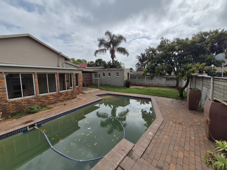 4 Bedroom Property for Sale in Dawnview Gauteng
