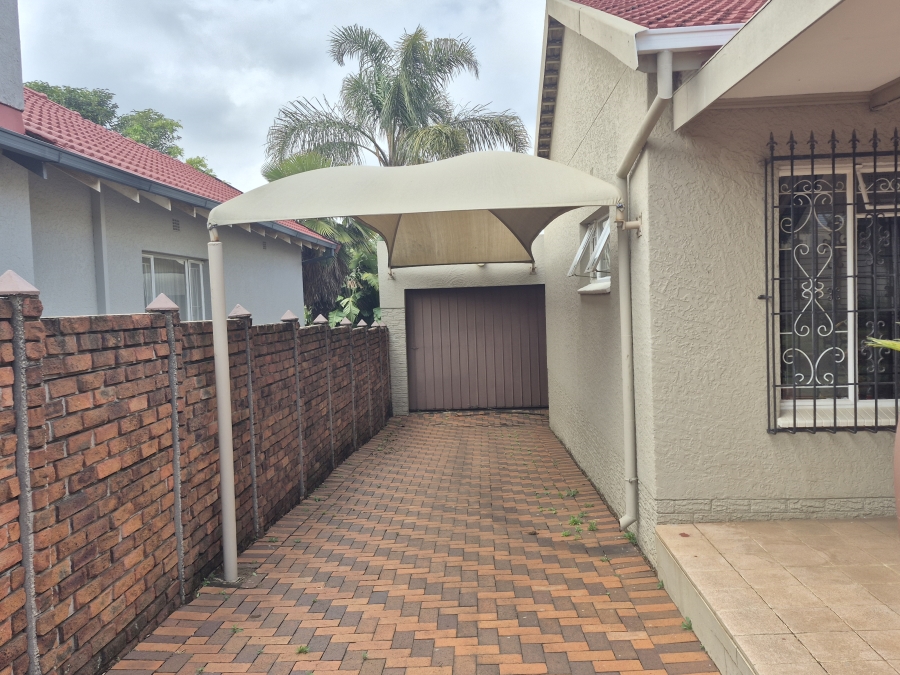 4 Bedroom Property for Sale in Dawnview Gauteng