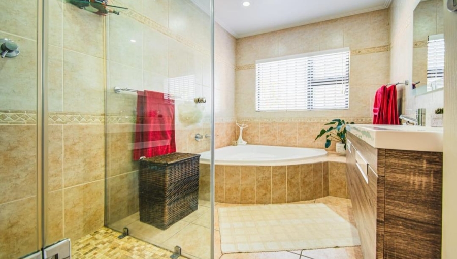 5 Bedroom Property for Sale in Terenure Gauteng
