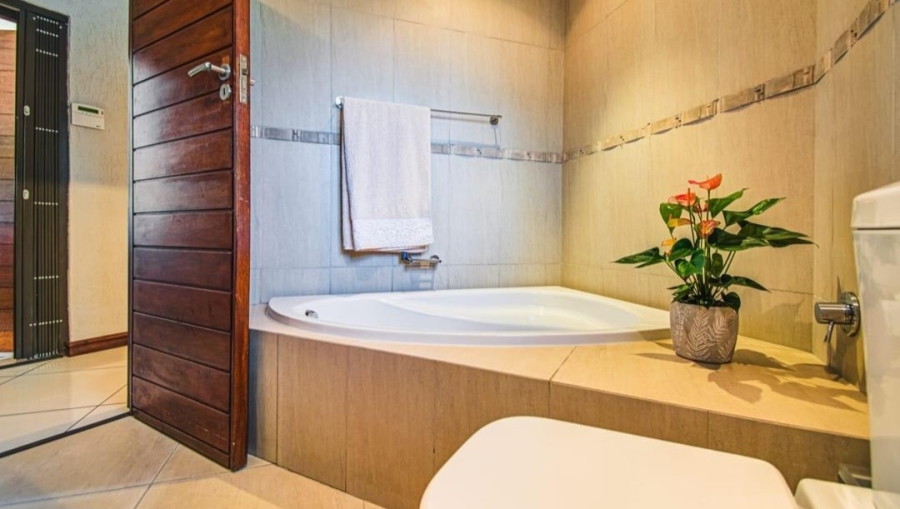 5 Bedroom Property for Sale in Terenure Gauteng