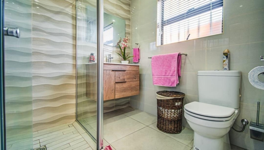 5 Bedroom Property for Sale in Terenure Gauteng