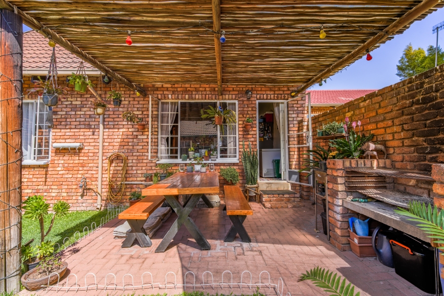 2 Bedroom Property for Sale in Garsfontein Gauteng