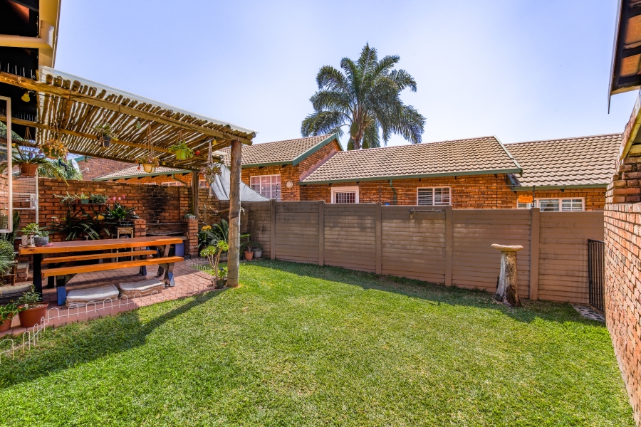 2 Bedroom Property for Sale in Garsfontein Gauteng
