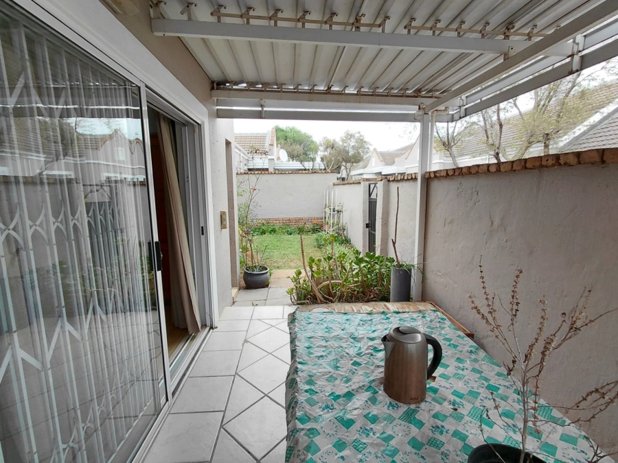 To Let 2 Bedroom Property for Rent in Willow Park Manor Gauteng