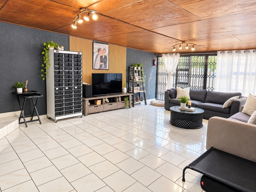 3 Bedroom Property for Sale in Brackendowns Gauteng