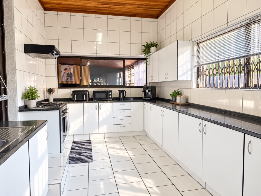 3 Bedroom Property for Sale in Brackendowns Gauteng