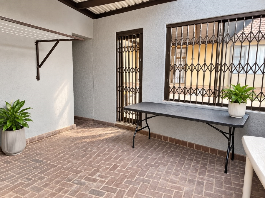 3 Bedroom Property for Sale in Brackendowns Gauteng