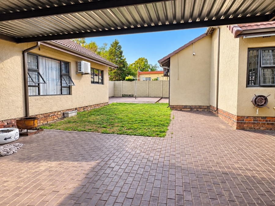 3 Bedroom Property for Sale in Brackendowns Gauteng