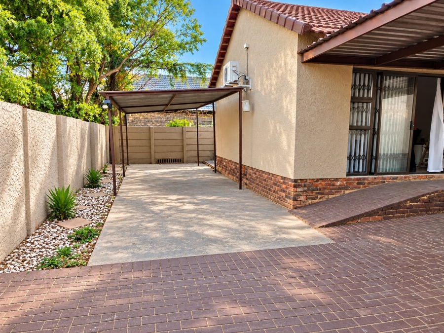 3 Bedroom Property for Sale in Brackendowns Gauteng