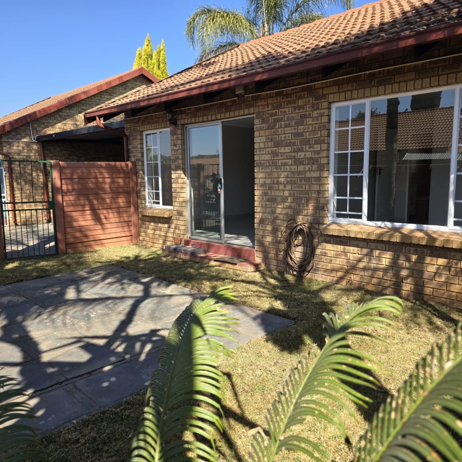 2 Bedroom Property for Sale in Garsfontein Gauteng