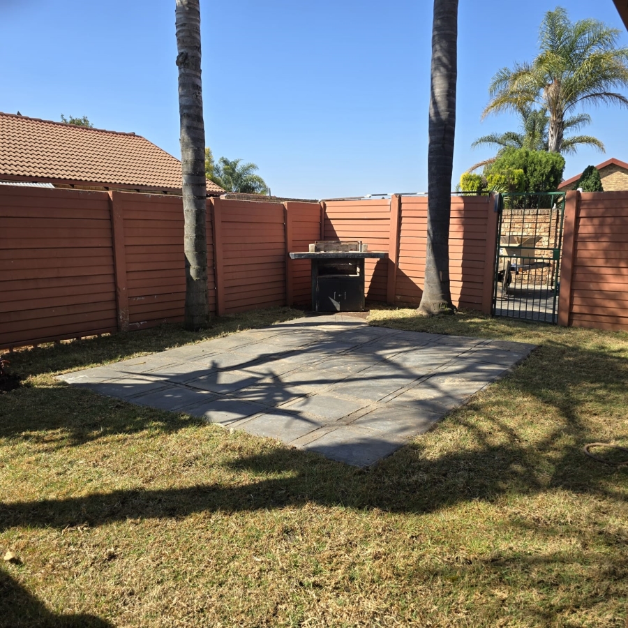 2 Bedroom Property for Sale in Garsfontein Gauteng