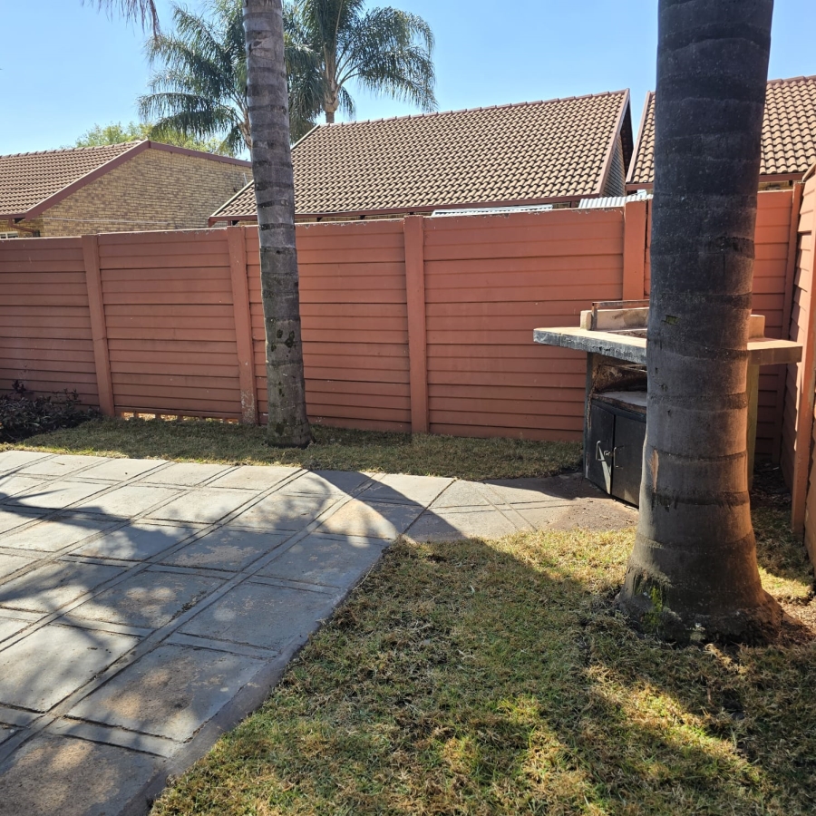 2 Bedroom Property for Sale in Garsfontein Gauteng