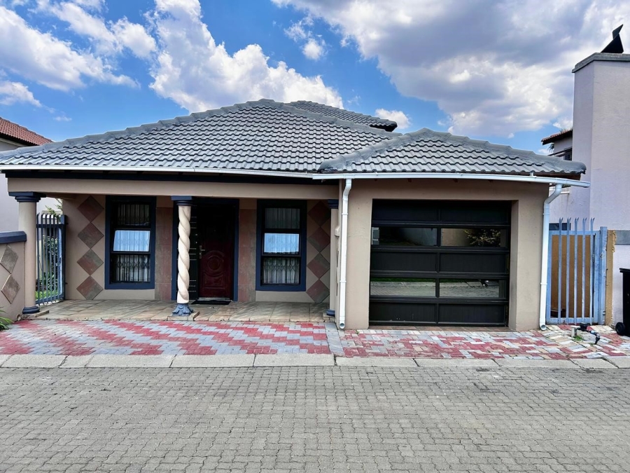 To Let 3 Bedroom Property for Rent in Noordwyk Gauteng