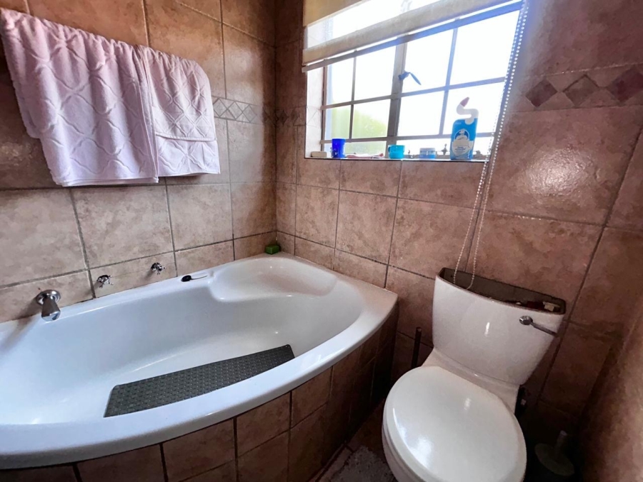 To Let 3 Bedroom Property for Rent in Noordwyk Gauteng