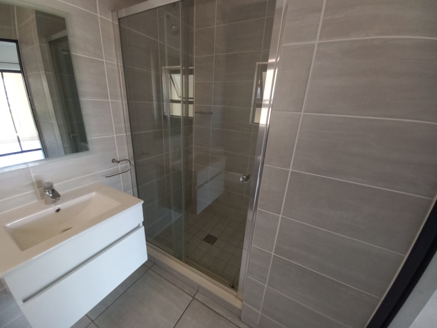 To Let 2 Bedroom Property for Rent in Waterfall Gauteng