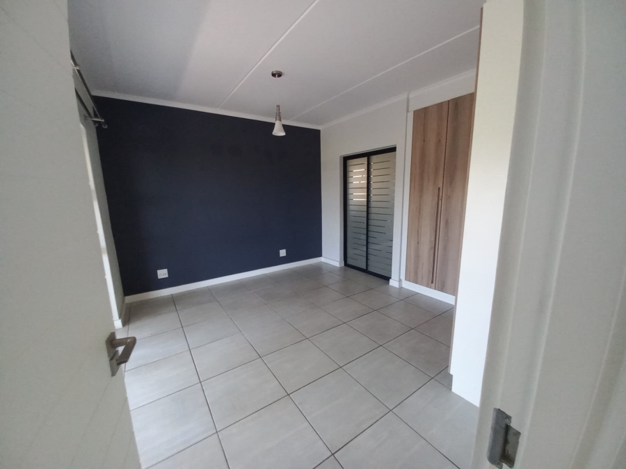 To Let 2 Bedroom Property for Rent in Waterfall Gauteng
