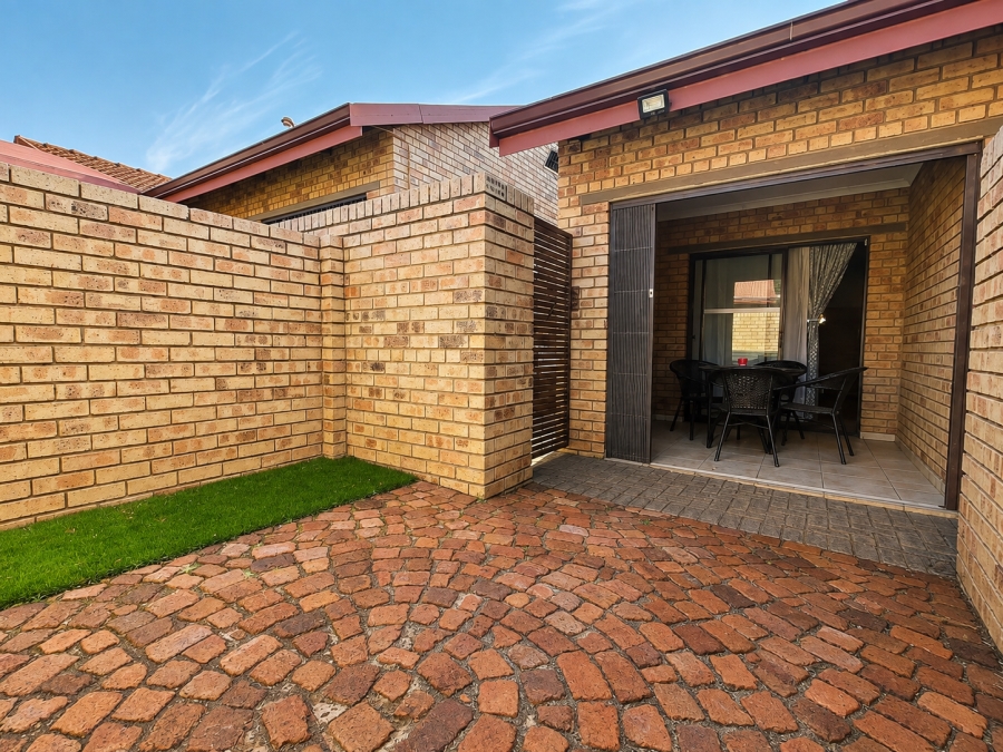 2 Bedroom Property for Sale in Three Rivers Gauteng