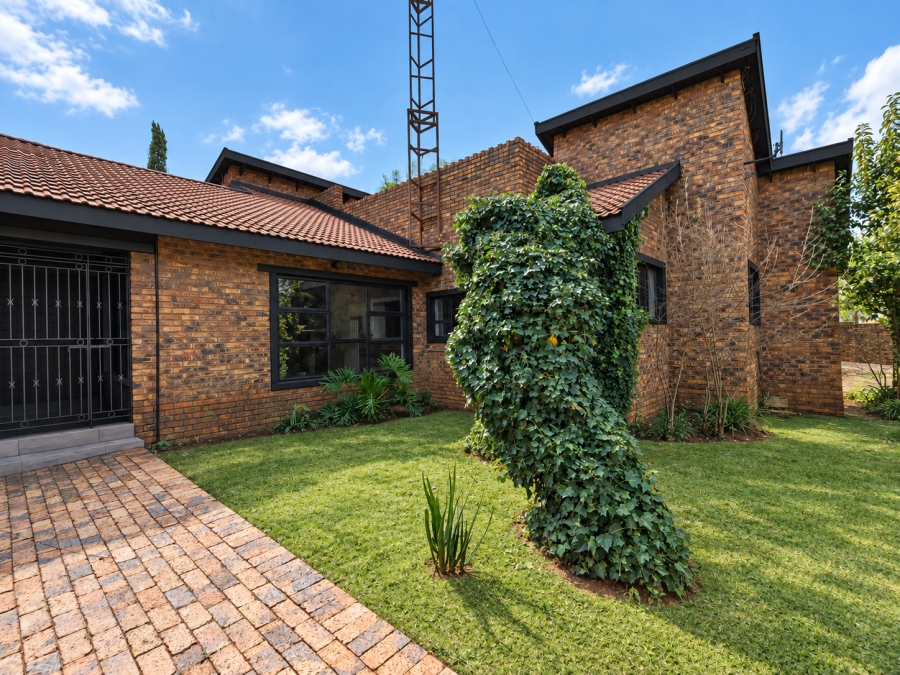 4 Bedroom Property for Sale in Three Rivers Proper Gauteng