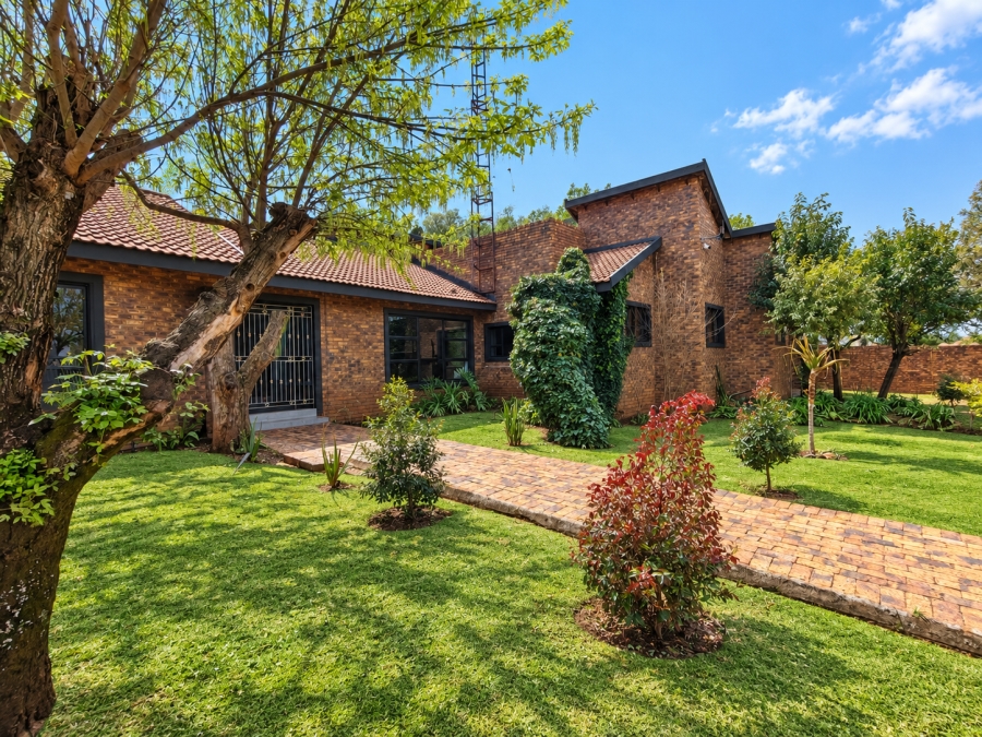 4 Bedroom Property for Sale in Three Rivers Proper Gauteng