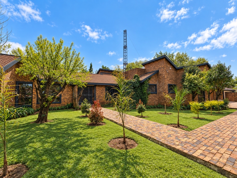 4 Bedroom Property for Sale in Three Rivers Proper Gauteng